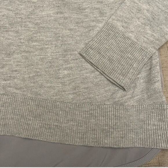 BANANA REPUBLIC Blouse Womens Small Hab Back Vneck Lightweight Gray Wool - Picture 8 of 8